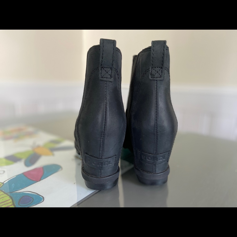 Sorel Joan of Arctic Wedge II Chelsea Boot size 9